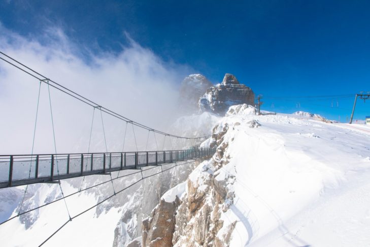 Le pont suspendu de Dachstein est composé de 30.000 pièces et pèse 63 tonnes