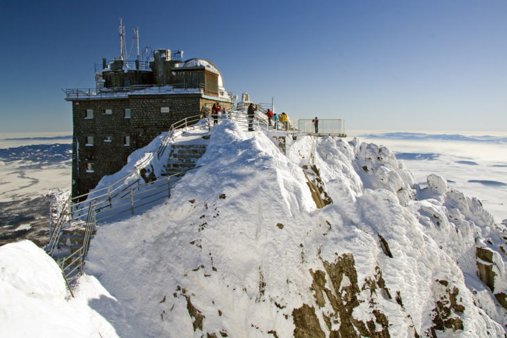 En Slovaquie, les amateurs de ski trouveront des domaines skiables variés et parfaitement équipés.