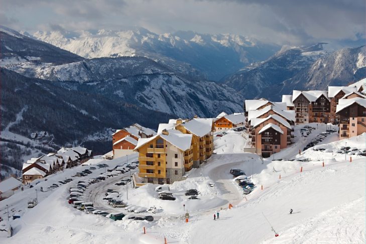 Valmeinier est une destination de ski extrêmement populaire pour les amateurs de sports d'hiver de toute l'Europe, en particulier pendant la période de Noël